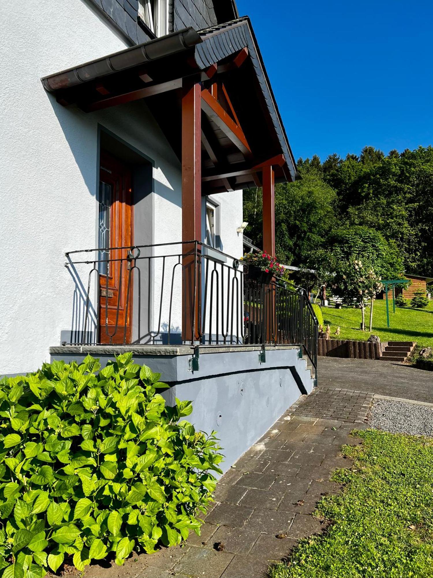 Deine-Eifel-Ferienwohnung Feusdorf Bagian luar foto